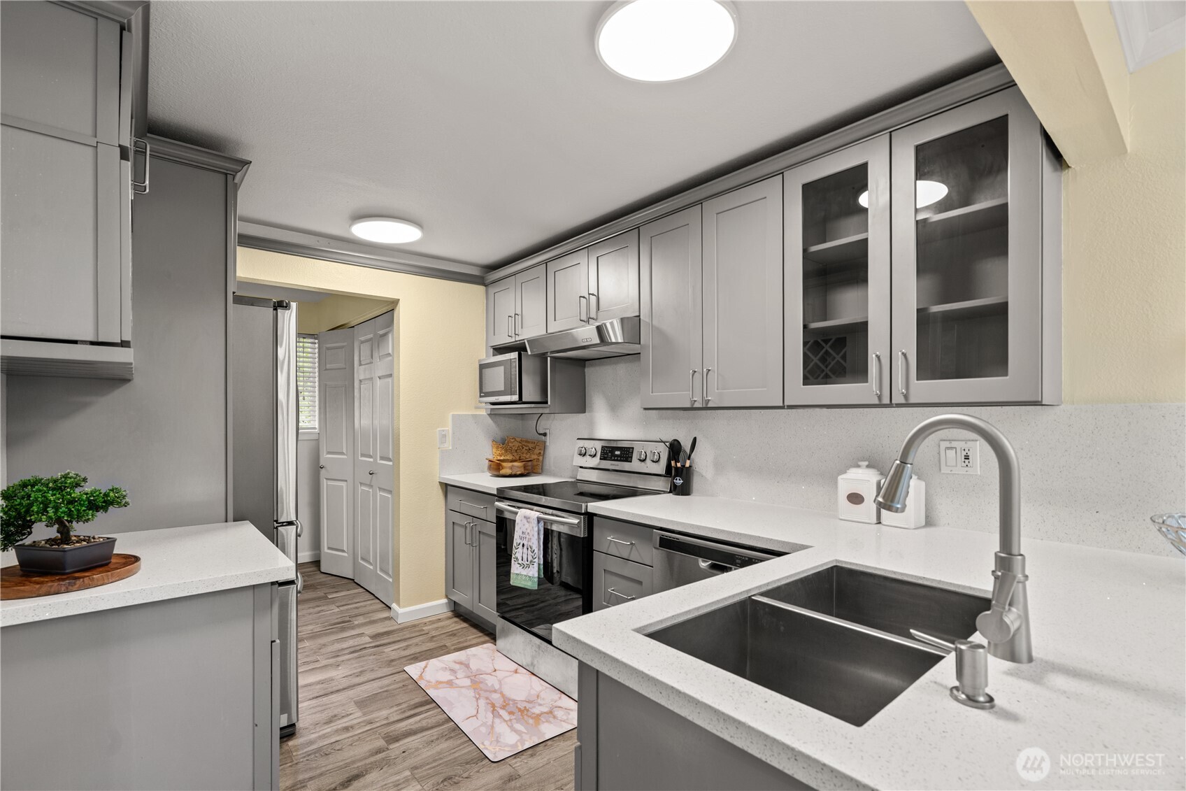 12618 100th Lane NE #J248, Kirkland, WA 98034