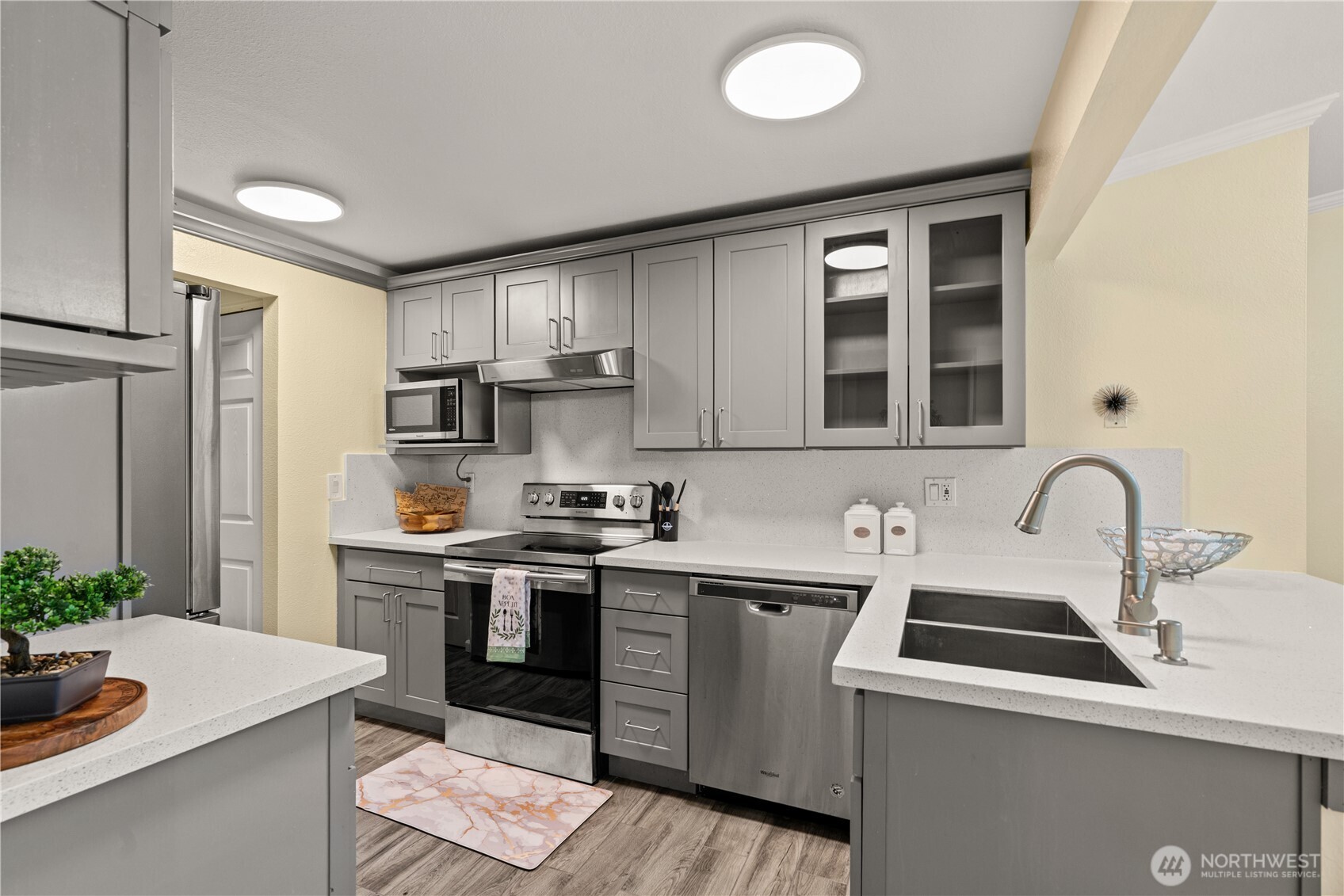 12618 100th Lane NE #J248, Kirkland, WA 98034