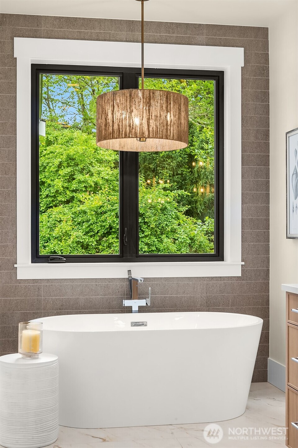 10415 SE 13th Street , Bellevue, WA 98004