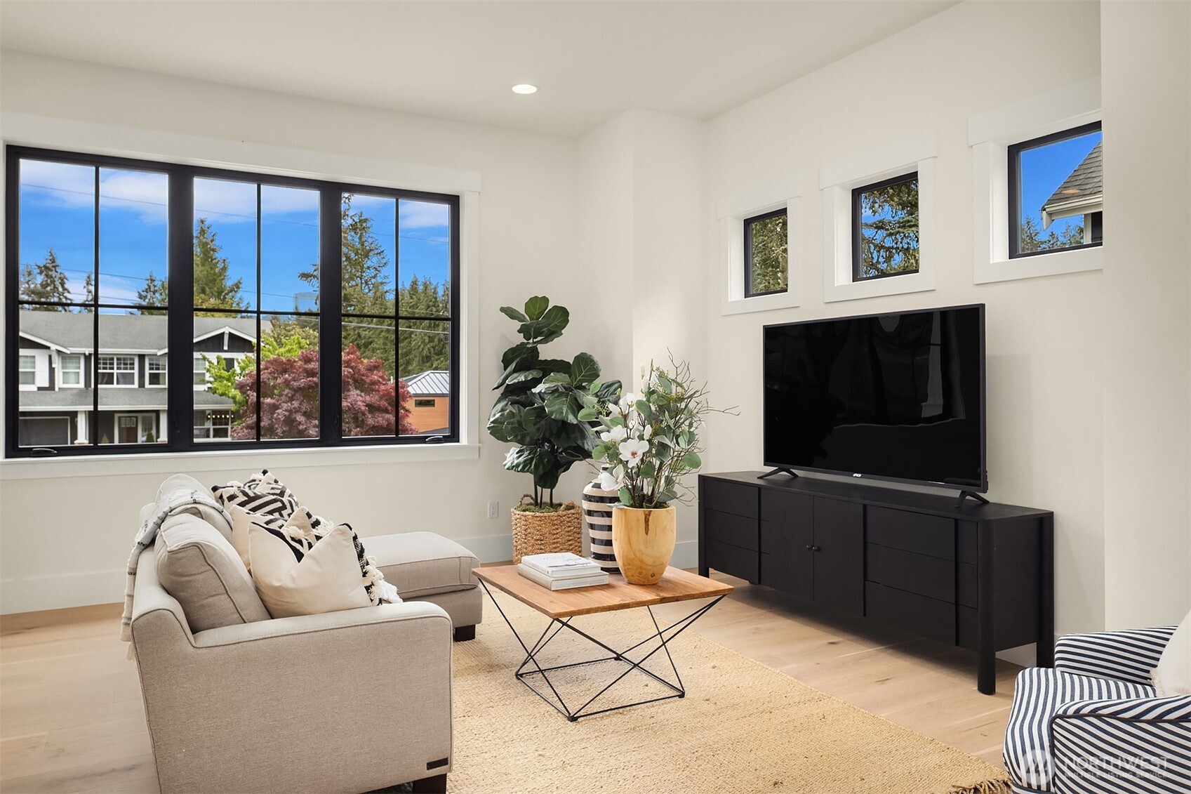 10415 SE 13th Street , Bellevue, WA 98004