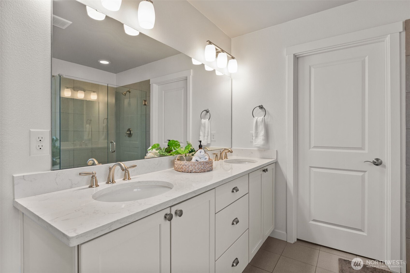 34227 SE Ash Street , Snoqualmie, WA 98065