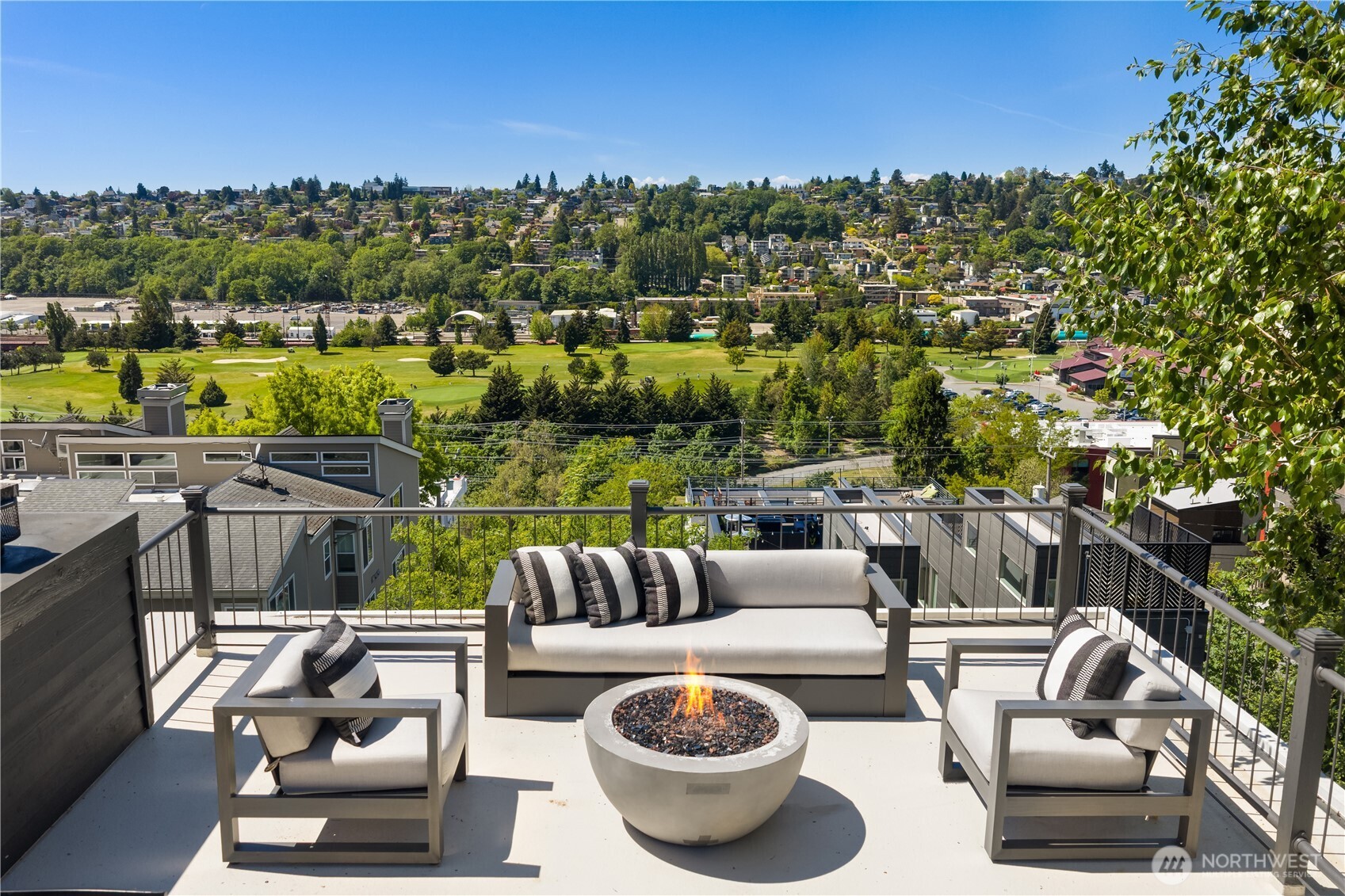 2601 13th Avenue W, Seattle, WA 98119