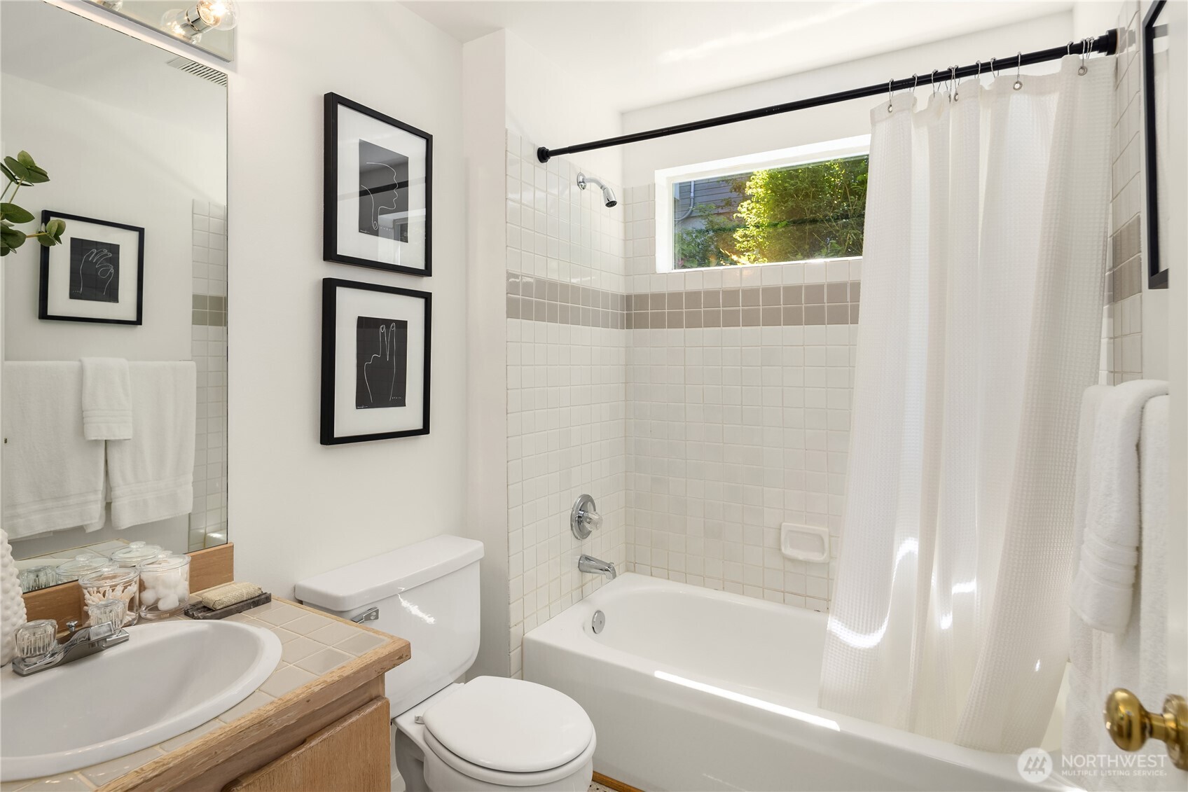 2601 13th Avenue W, Seattle, WA 98119