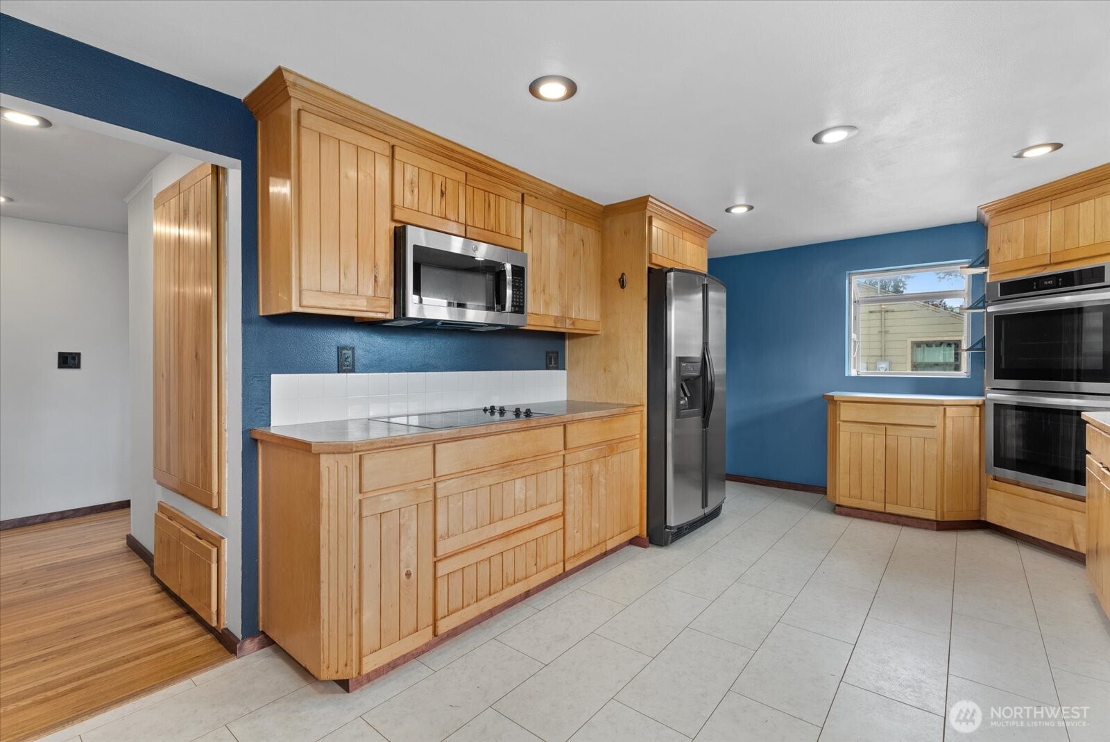 8724 16th Avenue SW, Seattle, WA 98106