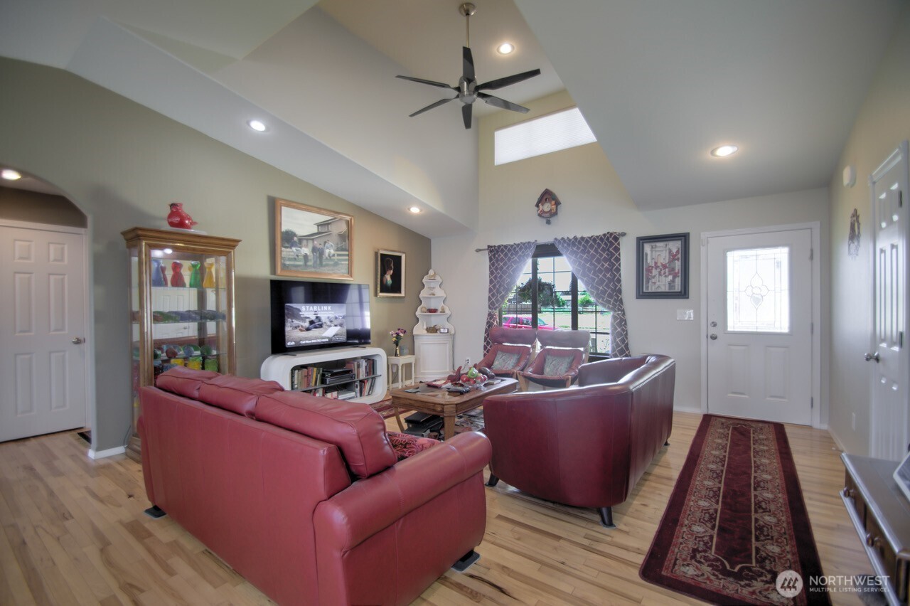 230 Meadow Loop , Montesano, WA 98563