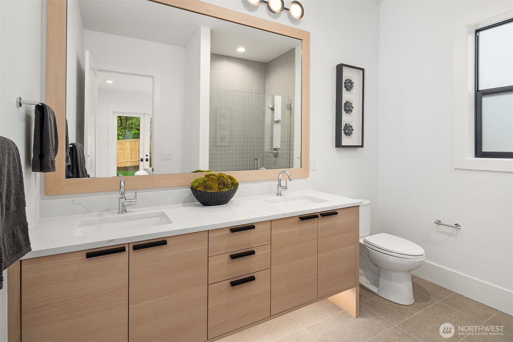 16026 Main Street , Bellevue, WA 98008
