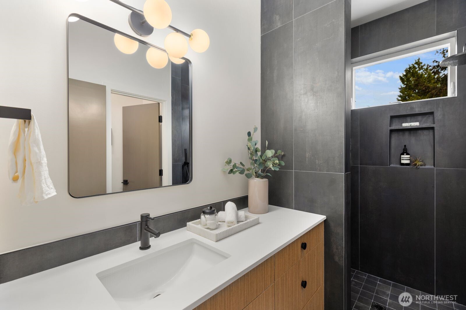 3307 S Hanford Street , Seattle, WA 98144