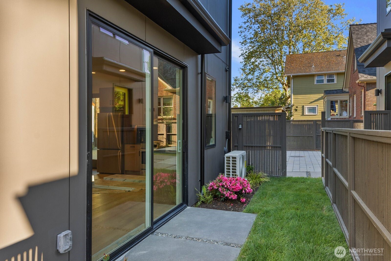 3307 S Hanford Street , Seattle, WA 98144
