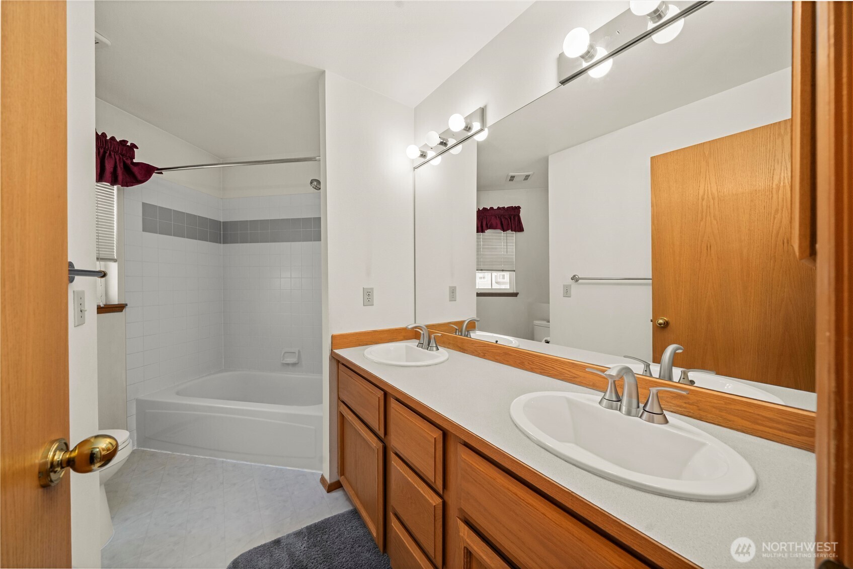826 SW 347th Court , Federal Way, WA 98023