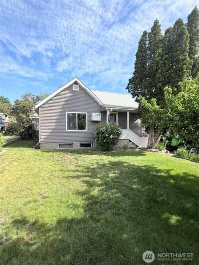 213 Bartlett Avenue E, Omak, WA 98841