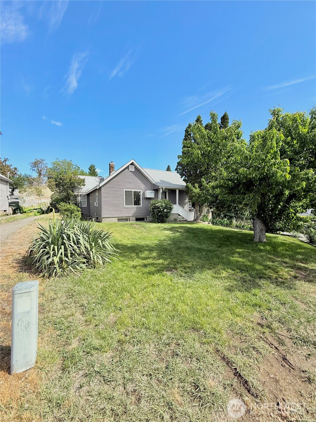 213 Bartlett Avenue E, Omak, WA 98841