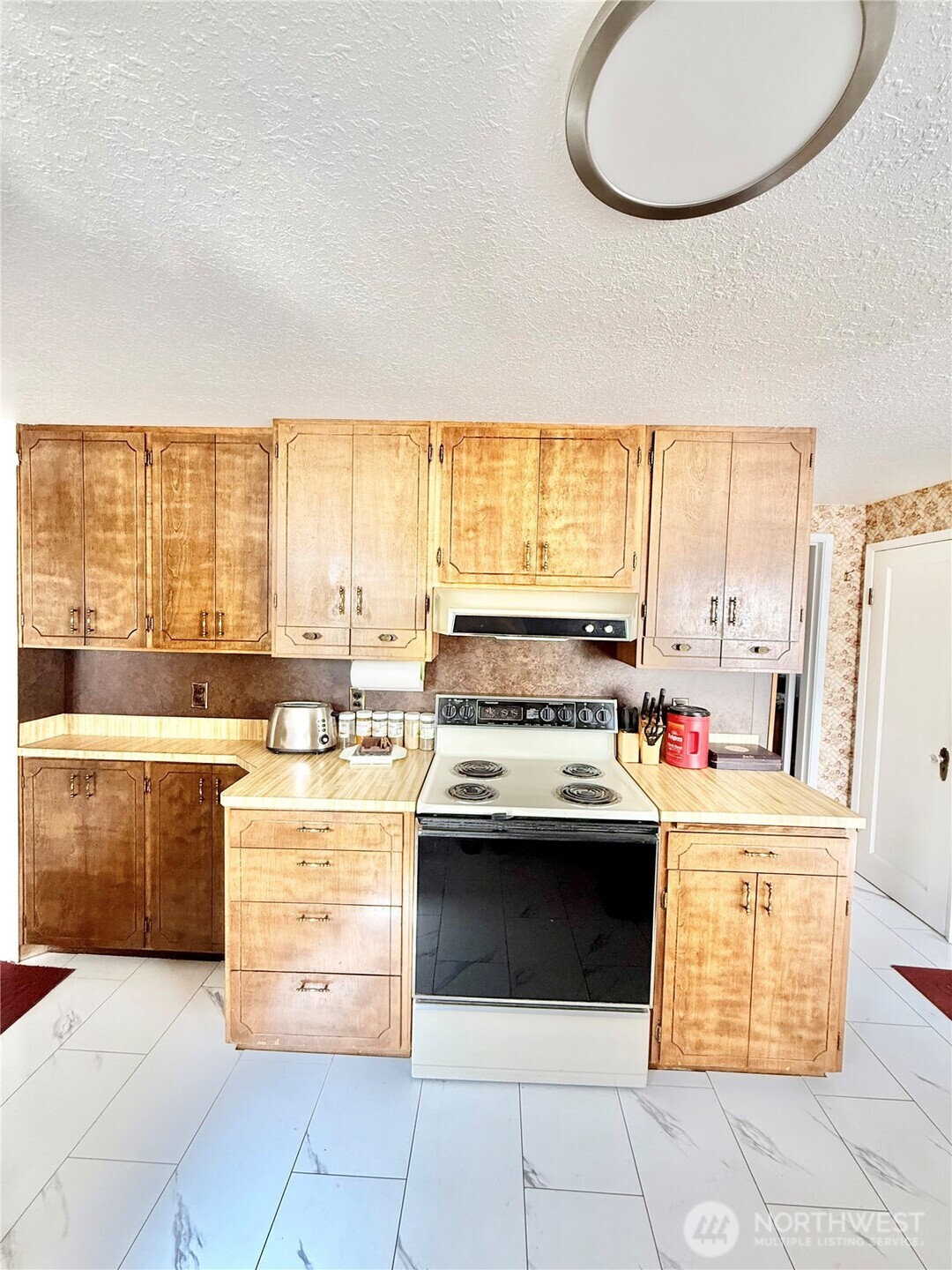 213 Bartlett Avenue E, Omak, WA 98841