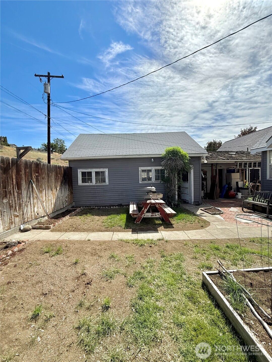 213 Bartlett Avenue E, Omak, WA 98841