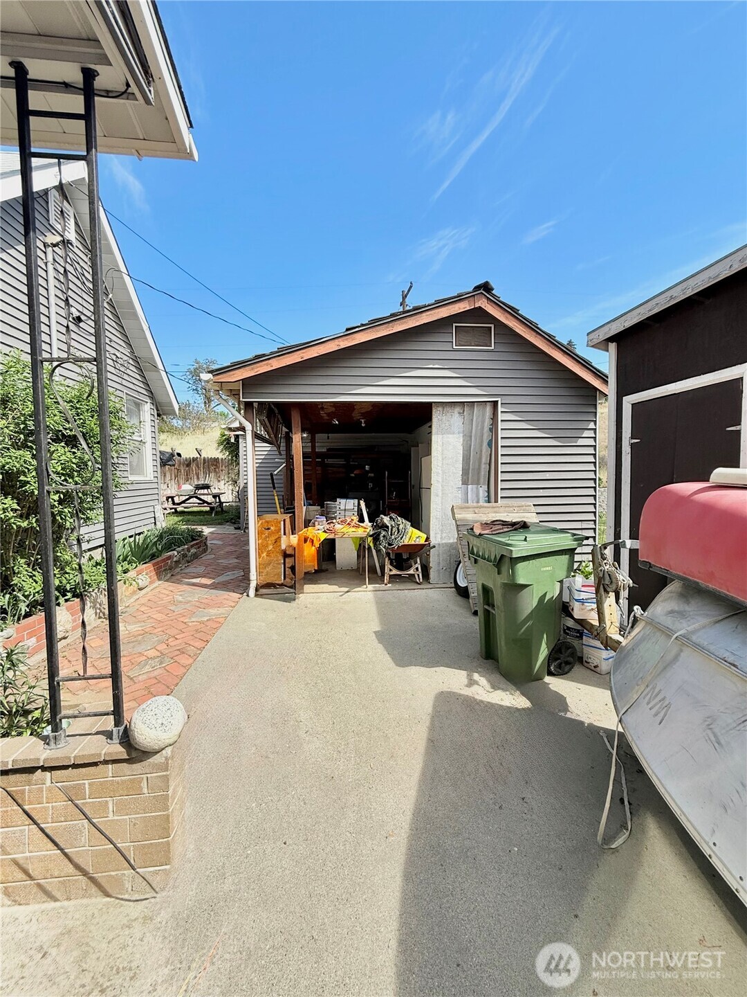 213 Bartlett Avenue E, Omak, WA 98841