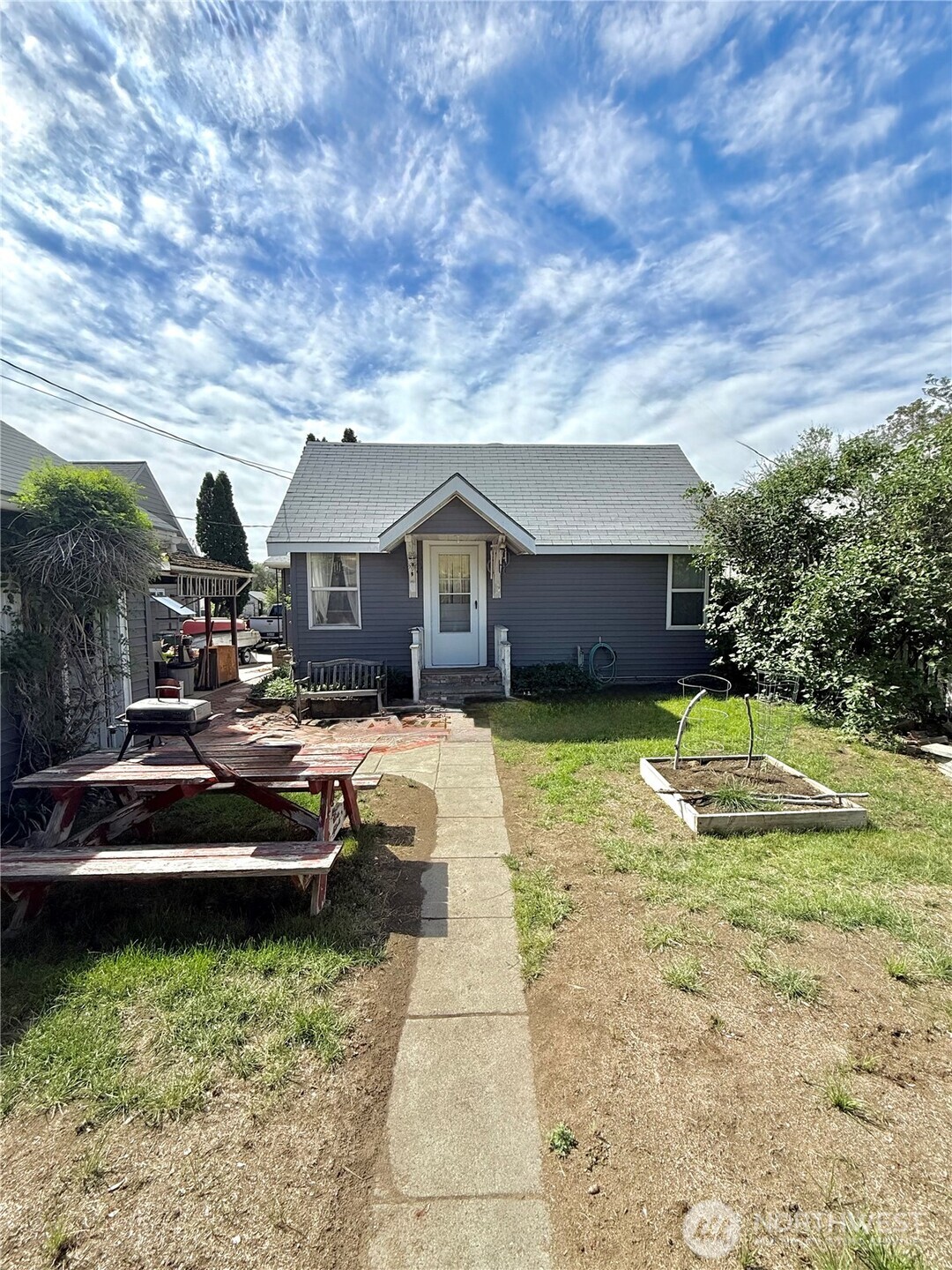 213 Bartlett Avenue E, Omak, WA 98841