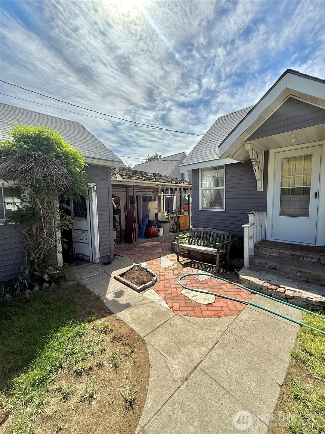 213 Bartlett Avenue E, Omak, WA 98841