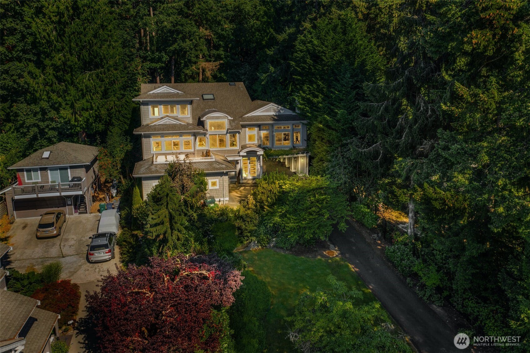 13130 Holmes Point Drive NE, Kirkland, WA 98034