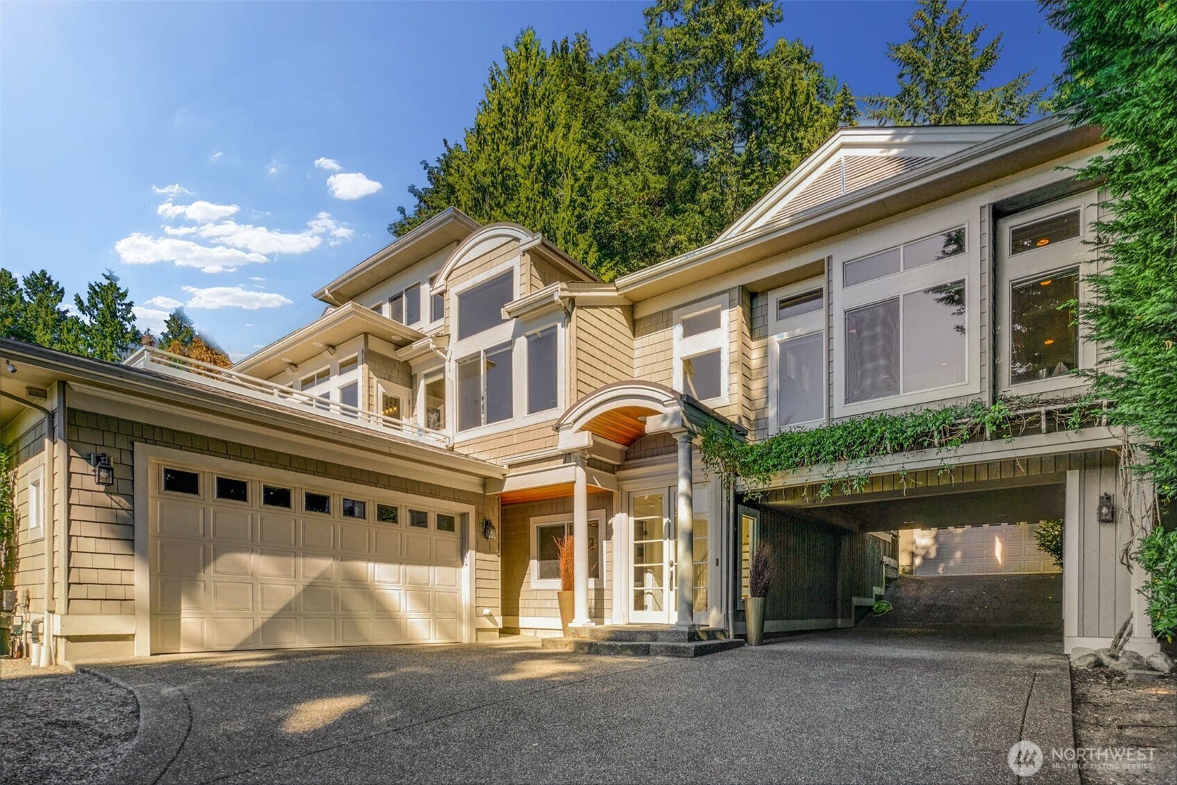 13130 Holmes Point Drive NE, Kirkland, WA 98034