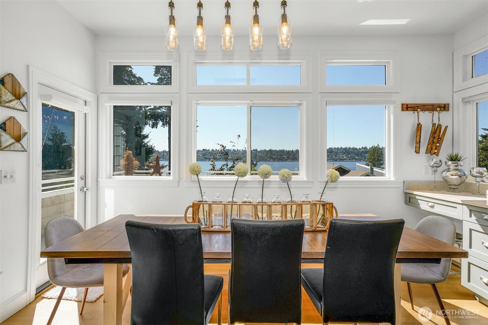 13130 Holmes Point Drive NE, Kirkland, WA 98034