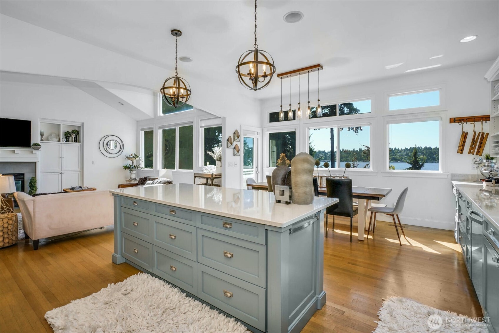 13130 Holmes Point Drive NE, Kirkland, WA 98034