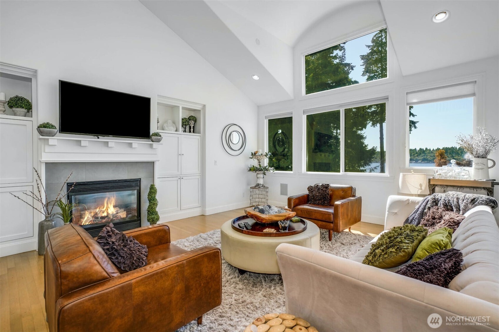13130 Holmes Point Drive NE, Kirkland, WA 98034