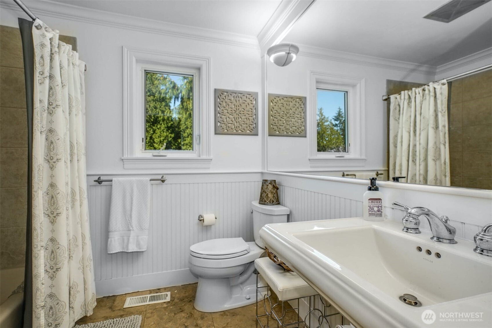 13130 Holmes Point Drive NE, Kirkland, WA 98034