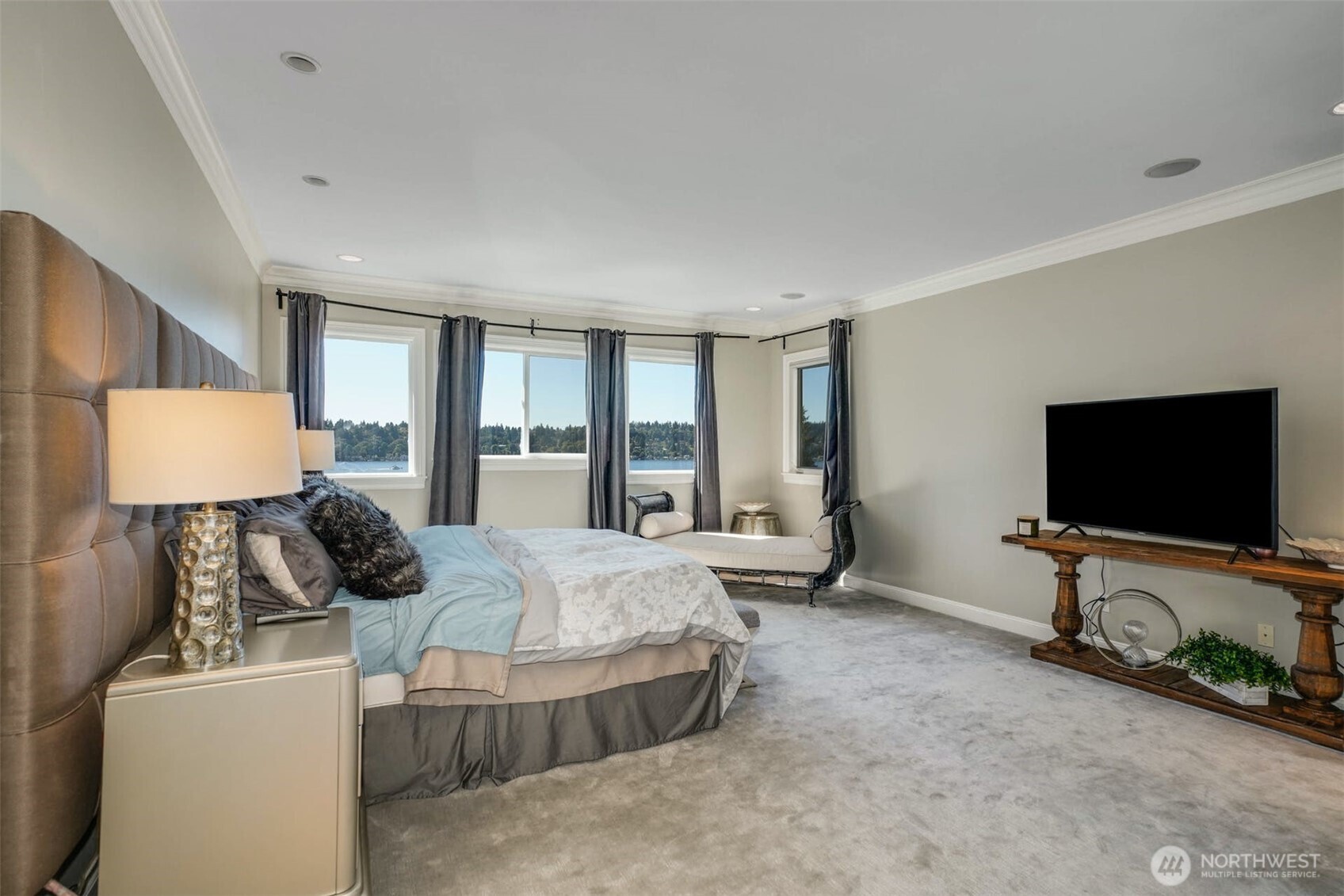 13130 Holmes Point Drive NE, Kirkland, WA 98034