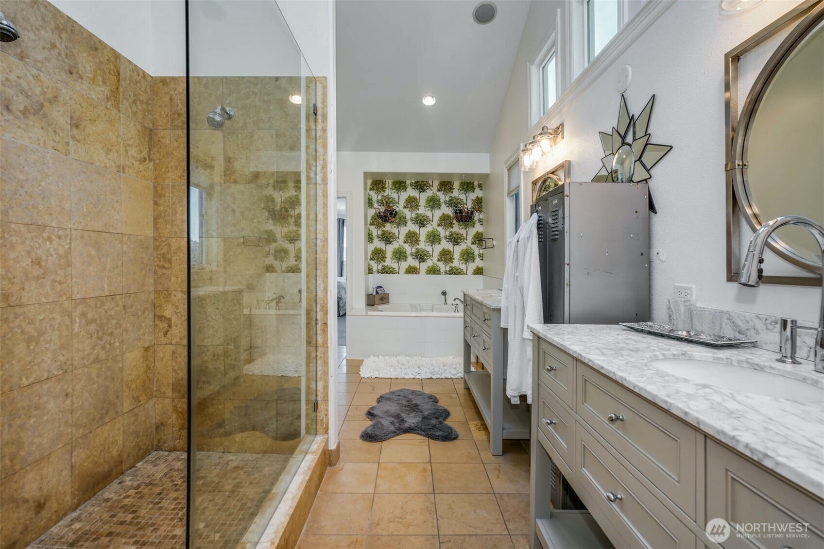 13130 Holmes Point Drive NE, Kirkland, WA 98034