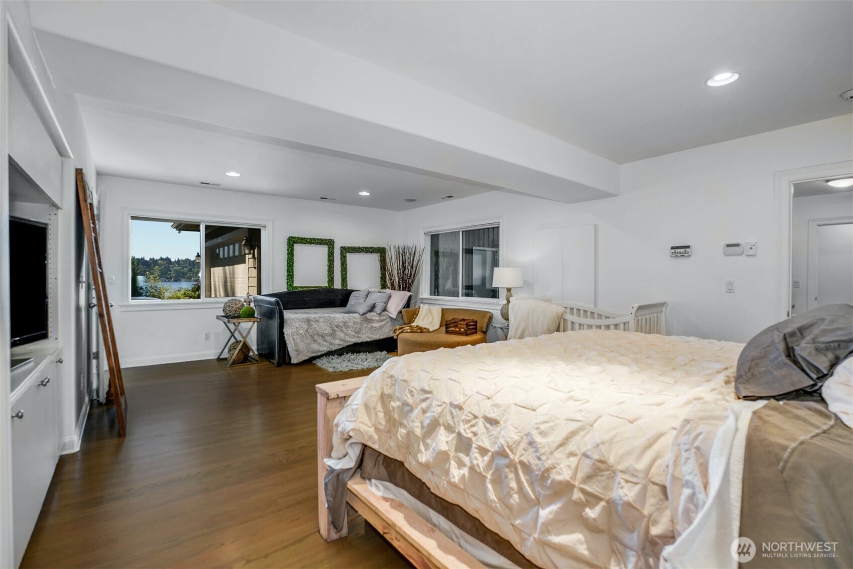 13130 Holmes Point Drive NE, Kirkland, WA 98034