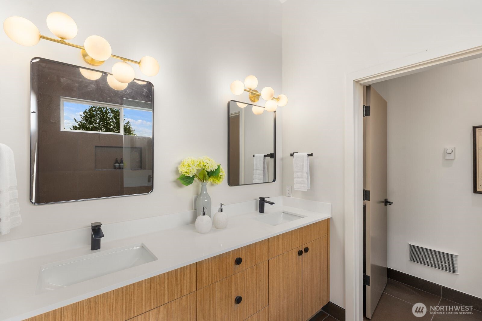 3305 S Hanford Street , Seattle, WA 98144