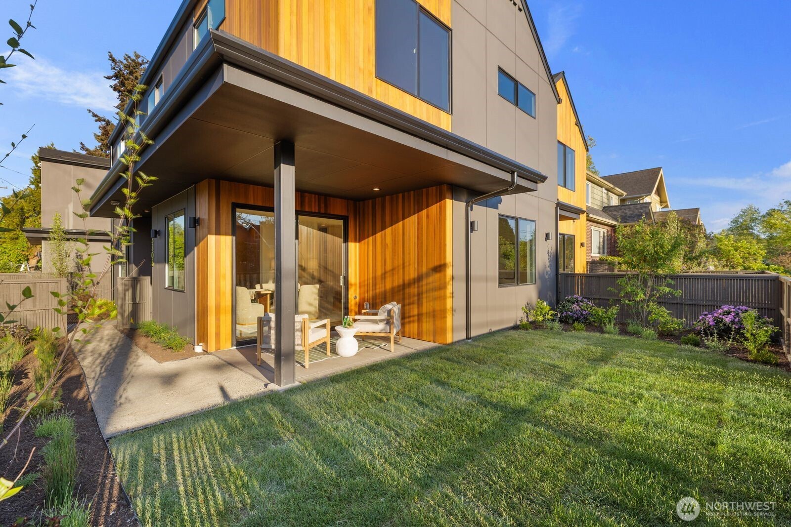 3305 S Hanford Street , Seattle, WA 98144
