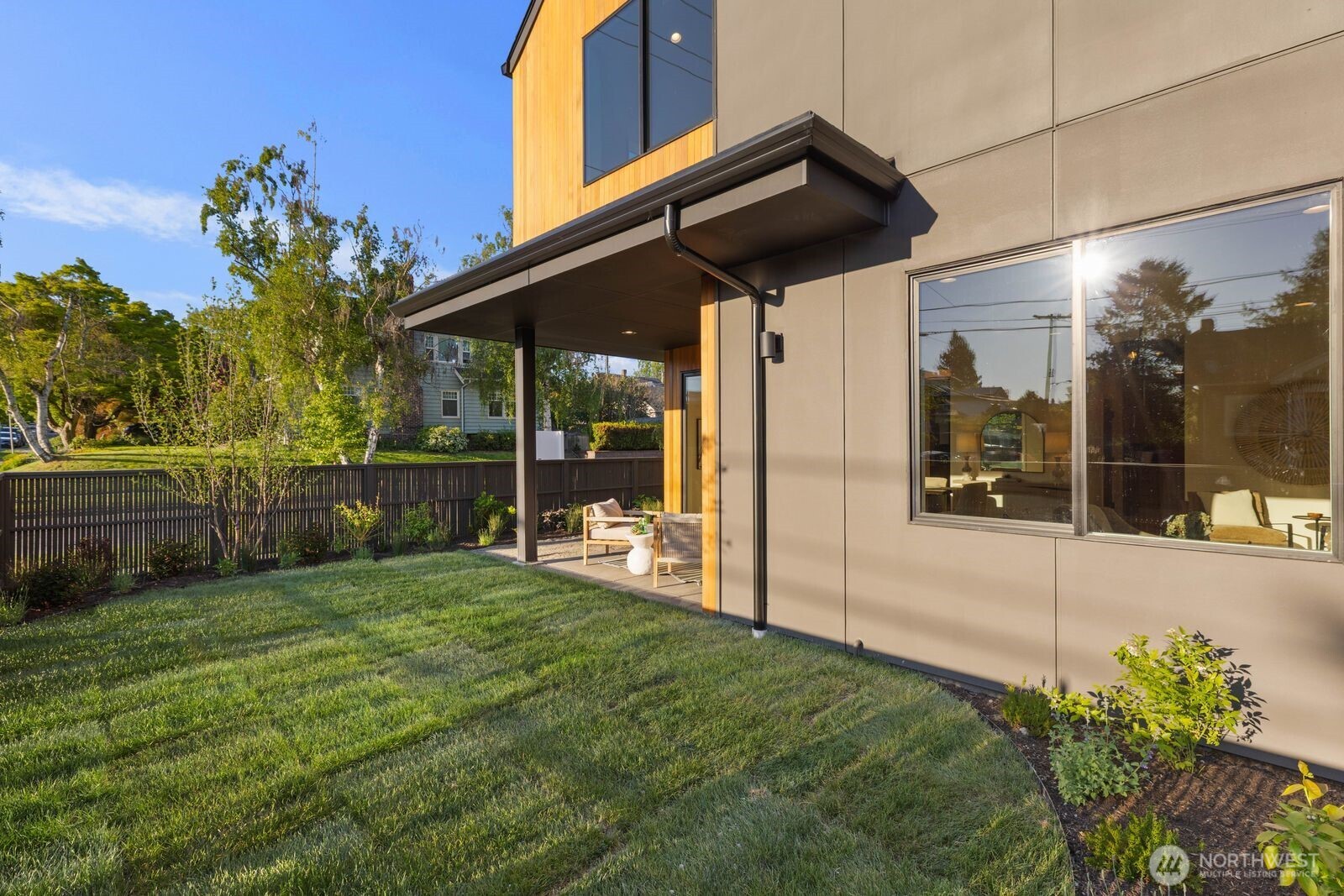 3305 S Hanford Street , Seattle, WA 98144