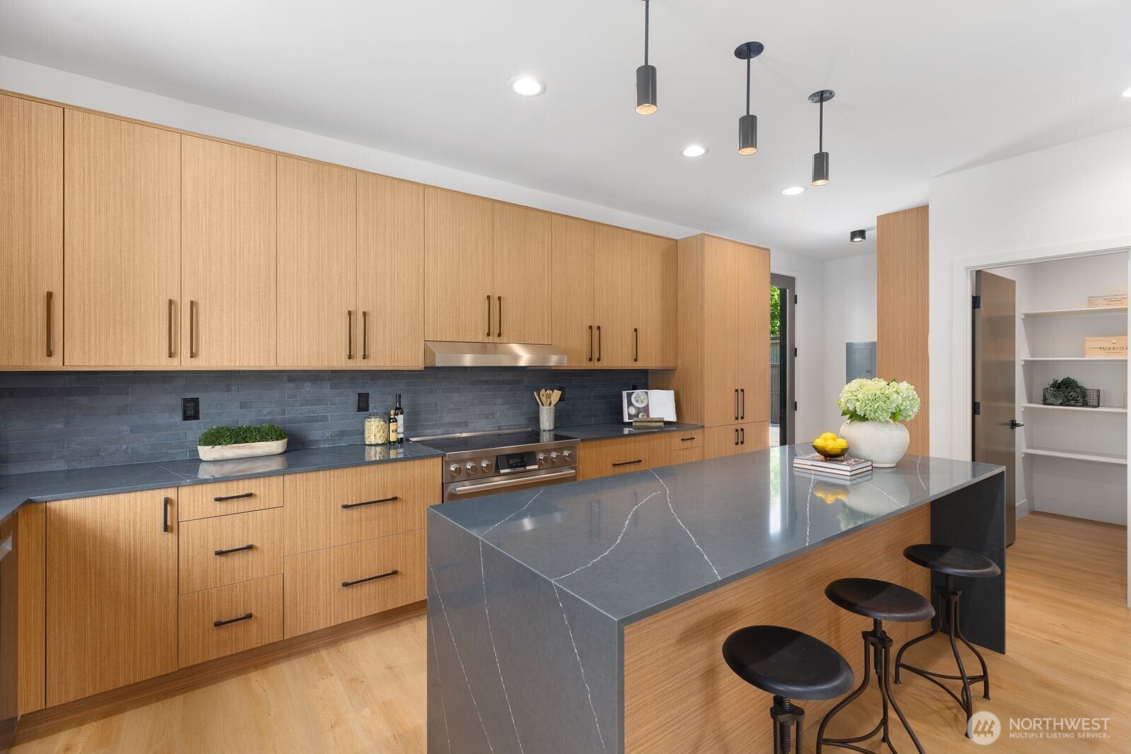 3305 S Hanford Street , Seattle, WA 98144