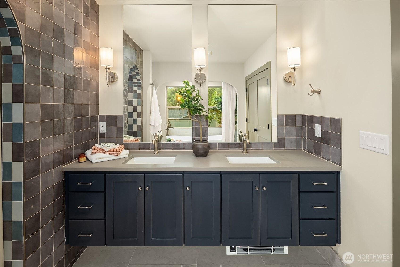 5037 25th Avenue SW, Seattle, WA 98106