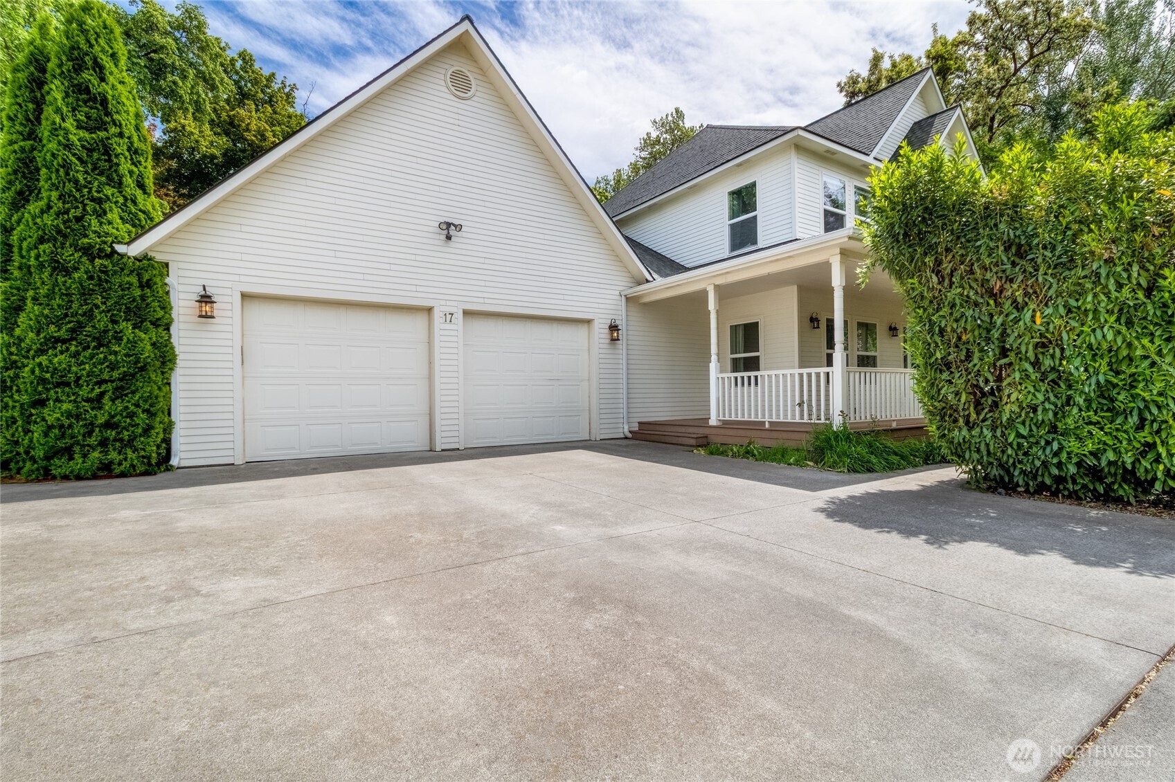 17 SW Homestead Avenue , College Place, WA 99324