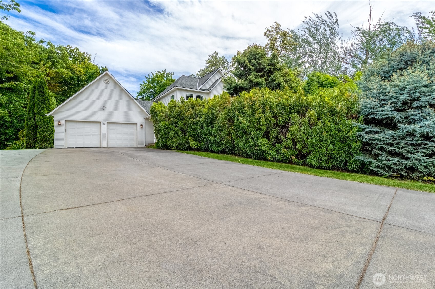 17 SW Homestead Avenue , College Place, WA 99324