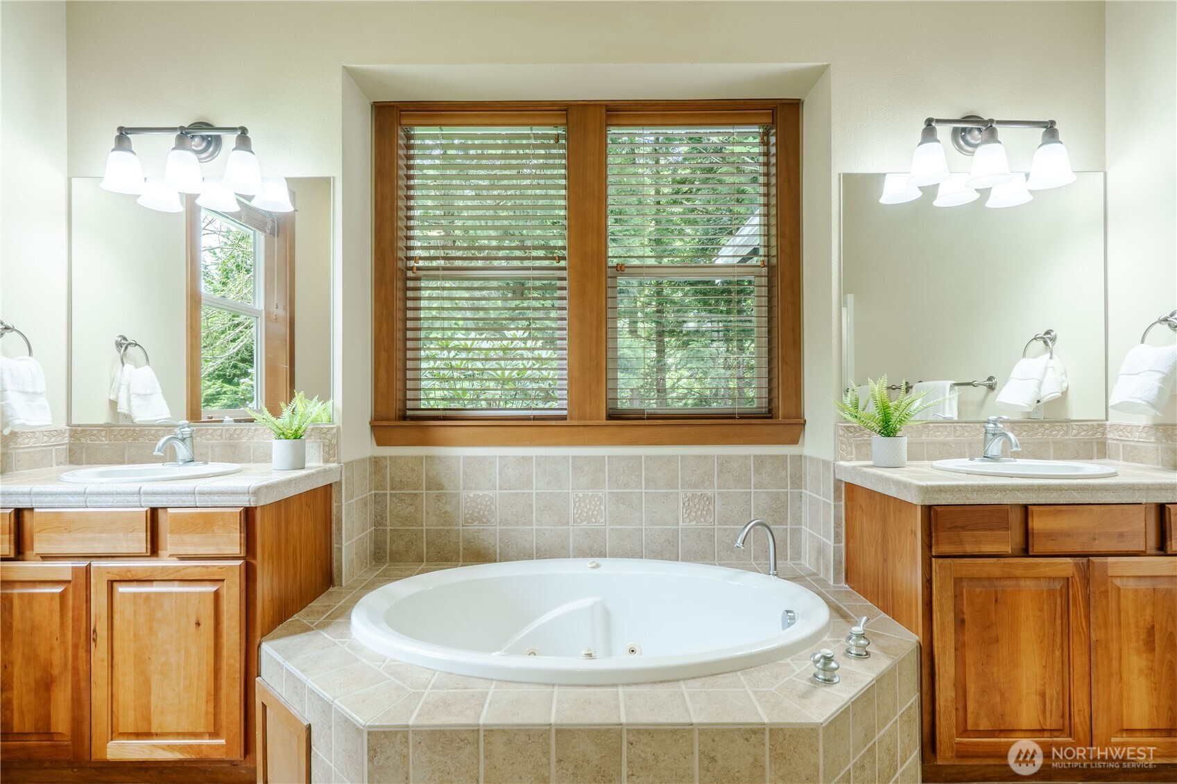 8584 Blue Grouse Way , Blaine, WA 98230