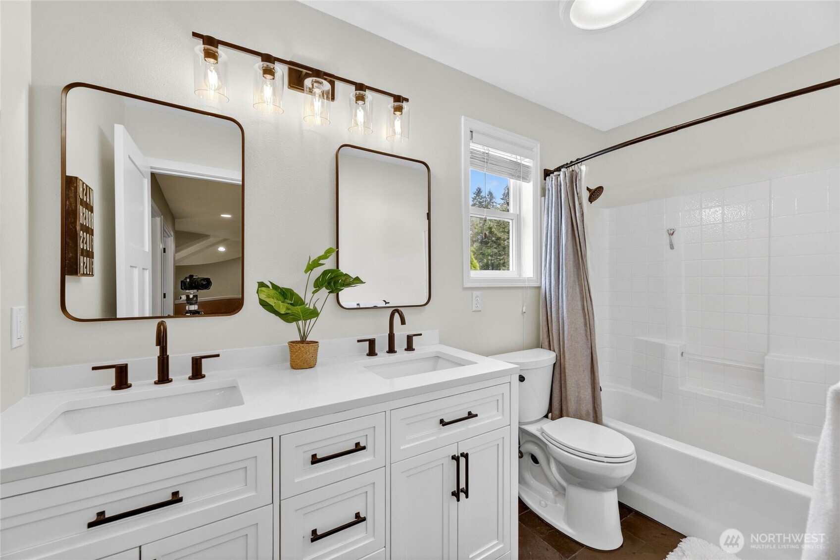 24861 NE 1st Place , Sammamish, WA 98074