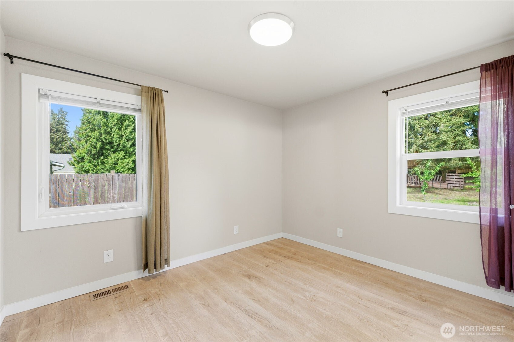 12828 6th Avenue S, Burien, WA 98168