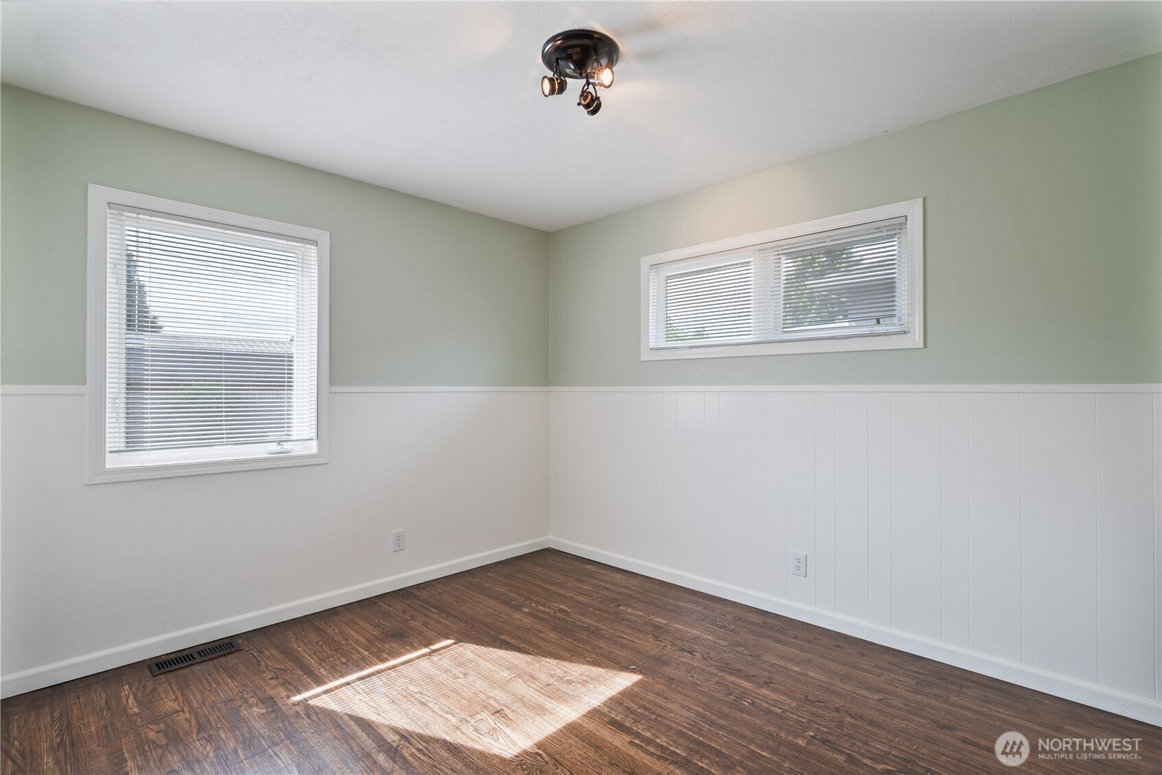 2017 28th Ave , Longview, WA 98632