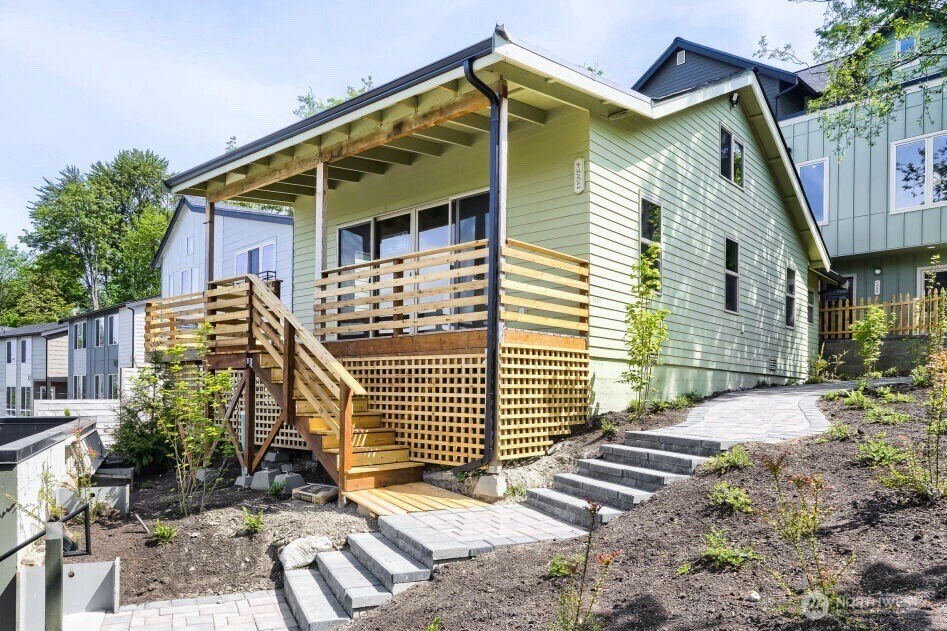 4582 22nd Avenue SW, Seattle, WA 98106