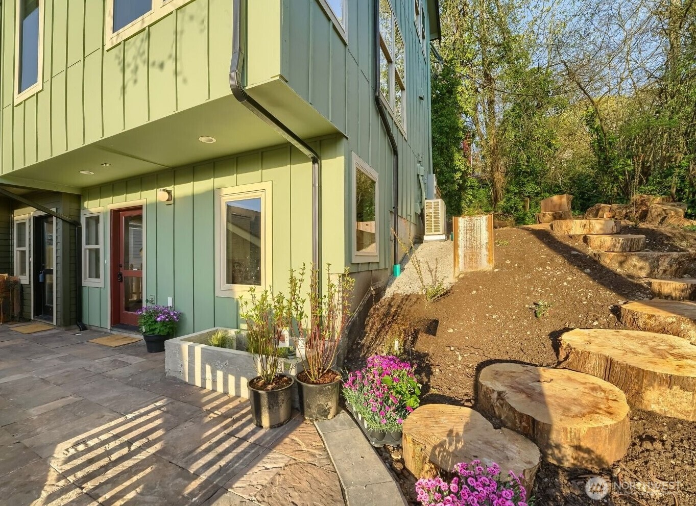 4586 22nd Avenue SW, Seattle, WA 98106