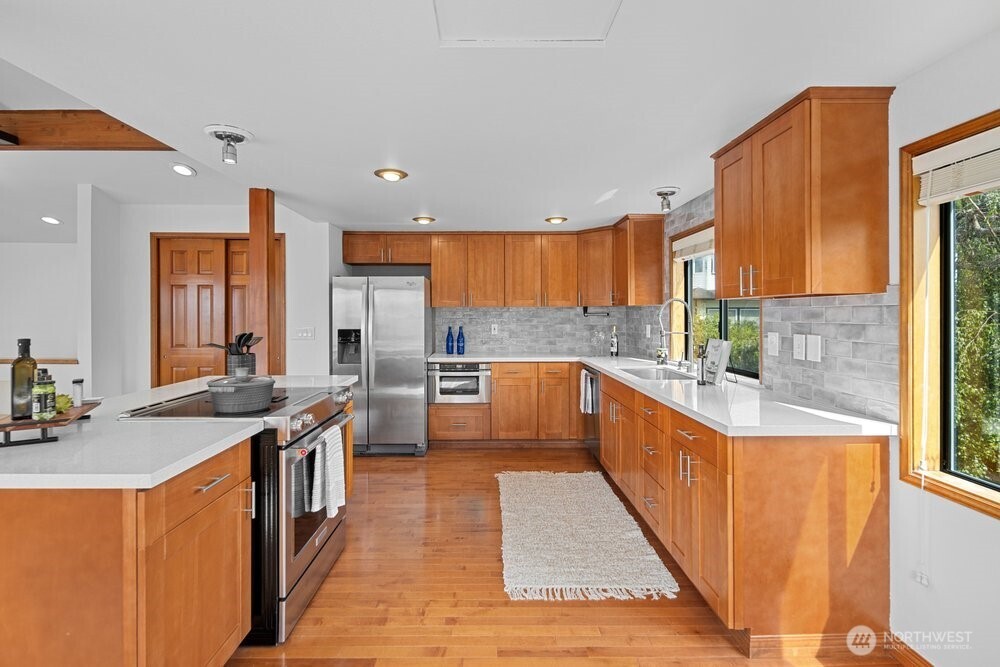 902 7th Avenue S, Edmonds, WA 98020