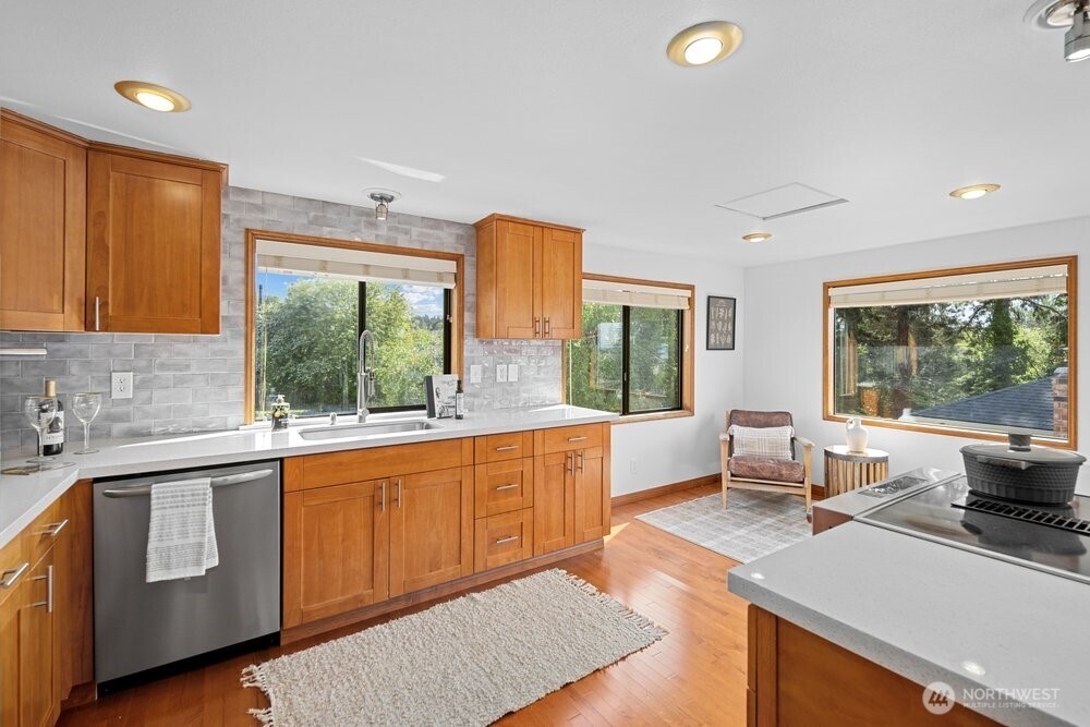 902 7th Avenue S, Edmonds, WA 98020
