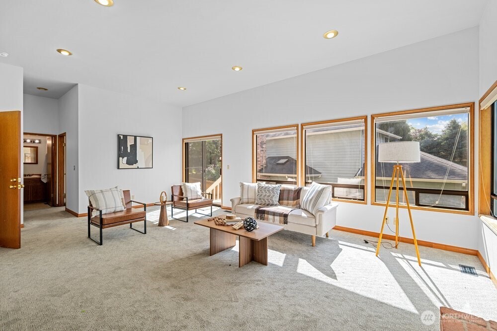 902 7th Avenue S, Edmonds, WA 98020