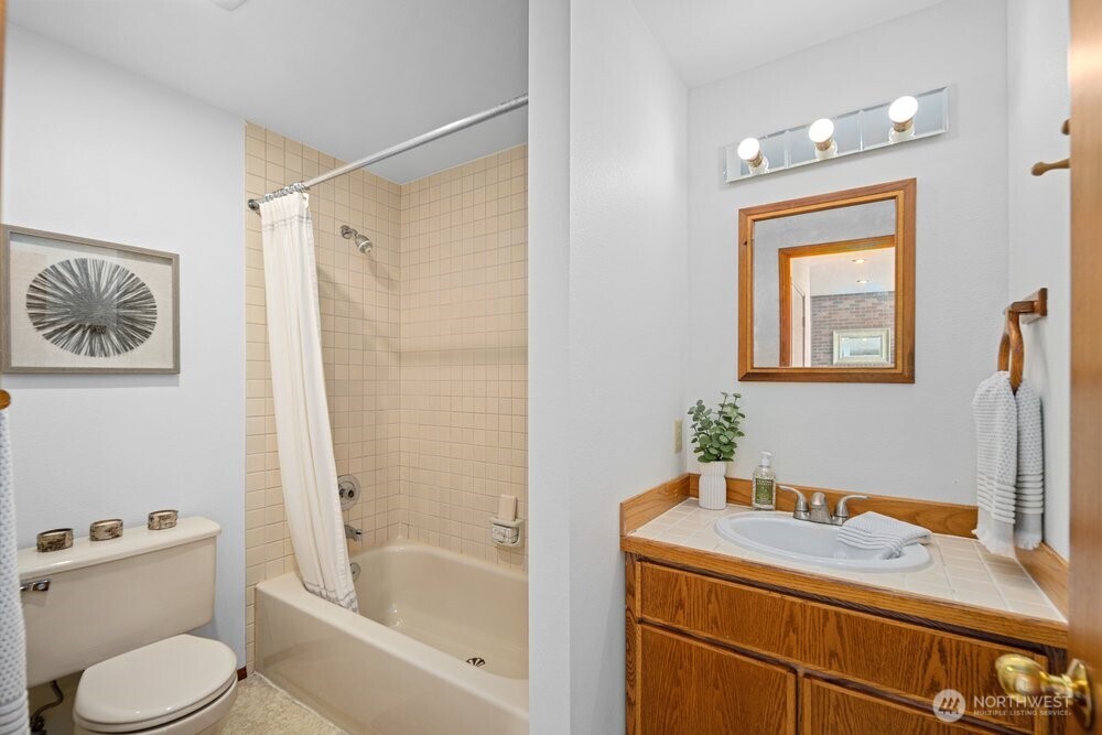902 7th Avenue S, Edmonds, WA 98020