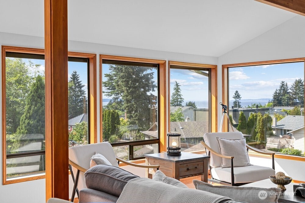 902 7th Avenue S, Edmonds, WA 98020
