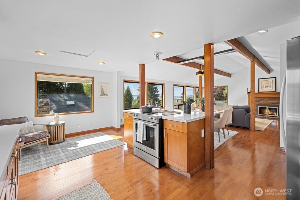 902 7th Avenue S, Edmonds, WA 98020
