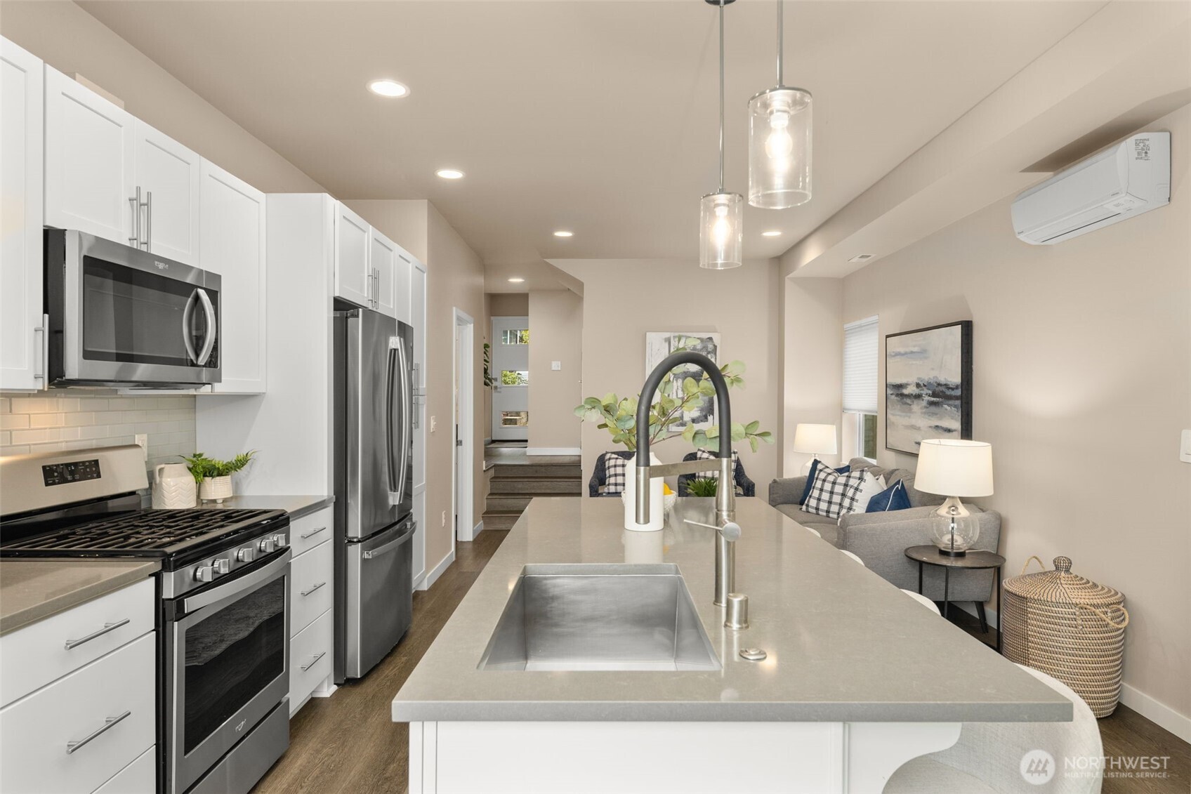 3928 S Findlay Street , Seattle, WA 98118