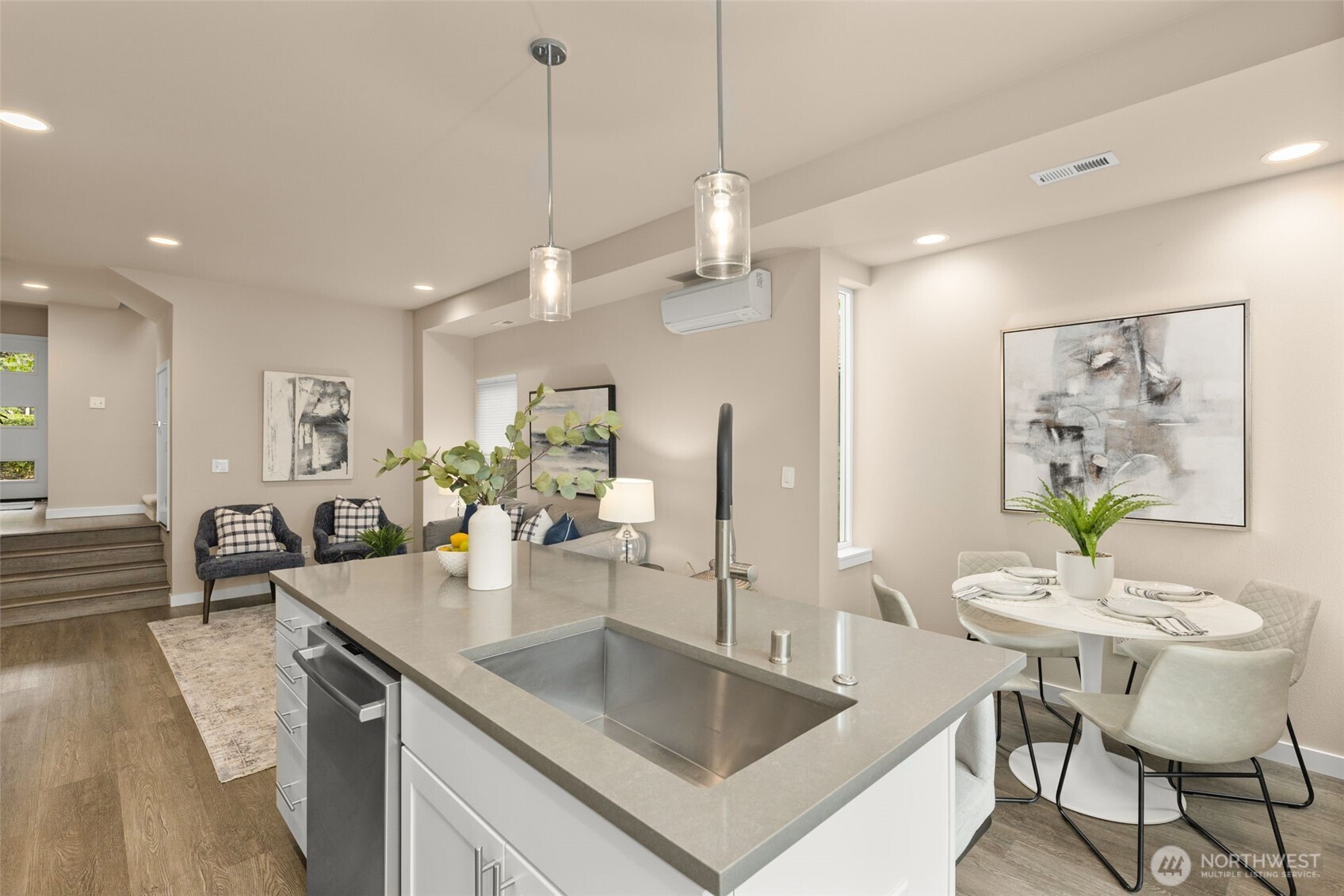 3928 S Findlay Street , Seattle, WA 98118